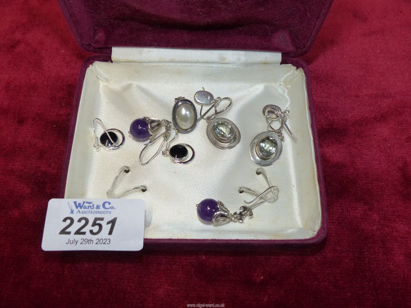 Four pairs of 925 silver earrings set with polished and cut stones plus one odd earring.