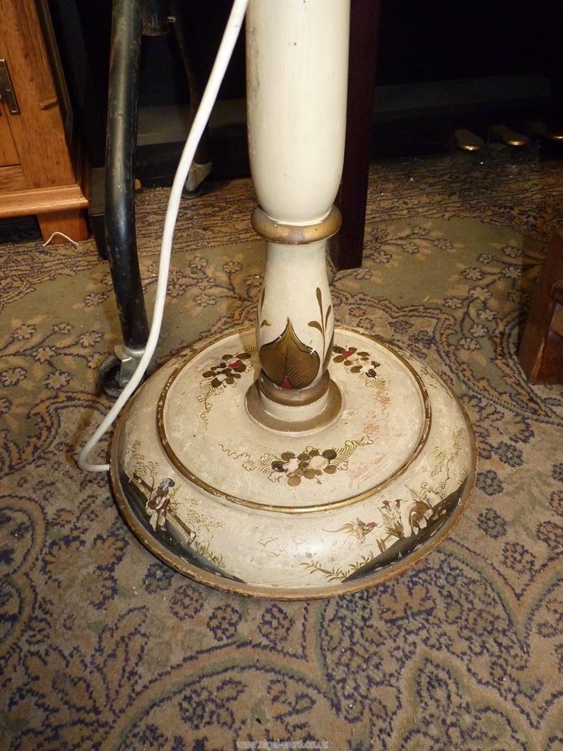 A cream painted Chinosierie decorated Standad Lamp and shade (the shade decoreted with ducks). - Image 2 of 5