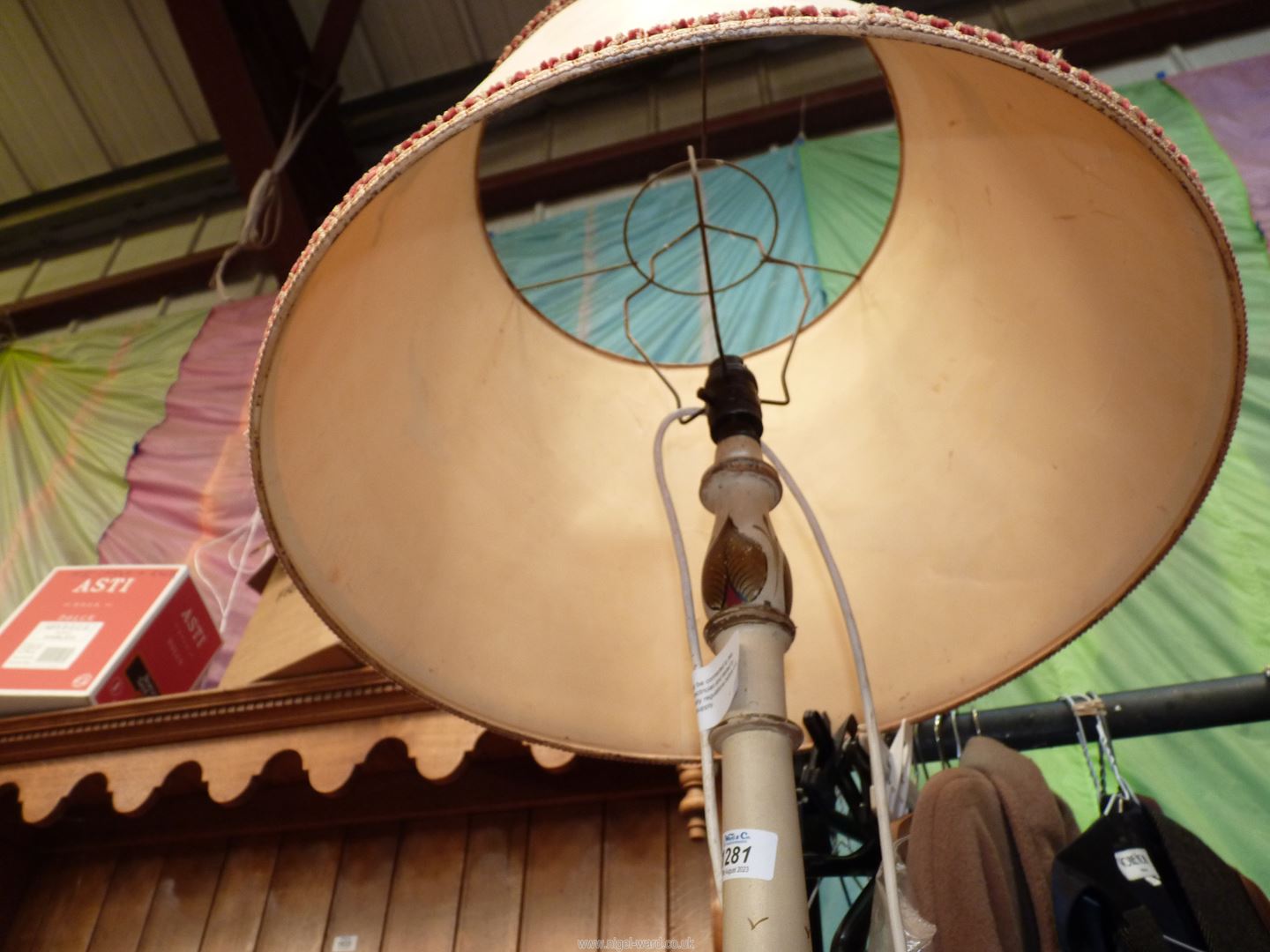 A cream painted Chinosierie decorated Standad Lamp and shade (the shade decoreted with ducks). - Image 4 of 5