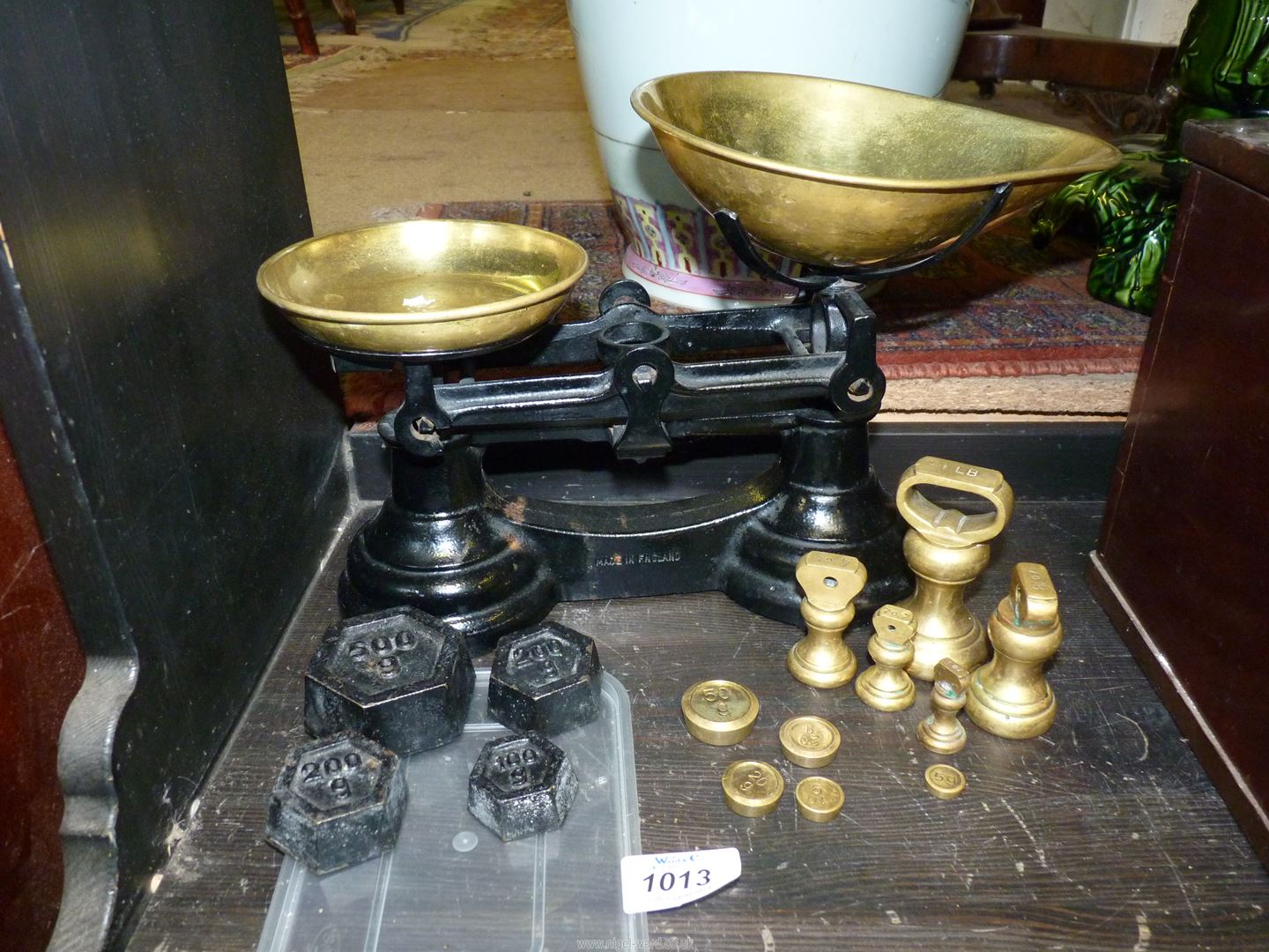 A pair of vintage brass kitchen scales with weights. - Image 2 of 2