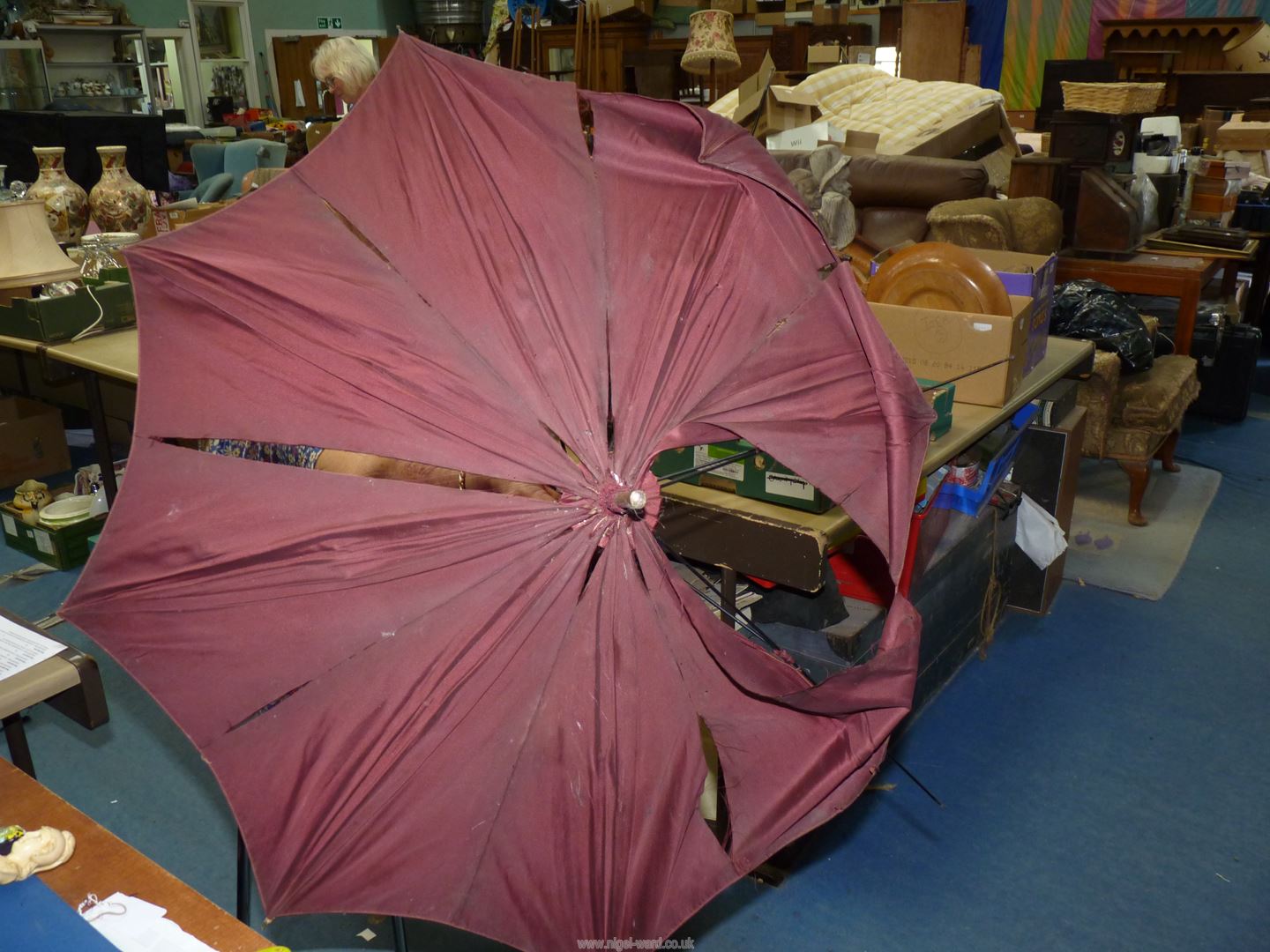 A parasol with wooden shaft and carved elephant handle plus a black umbrella with wooden shaft, - Image 7 of 7