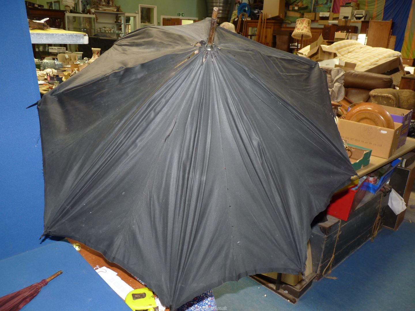 A parasol with wooden shaft and carved elephant handle plus a black umbrella with wooden shaft, - Image 5 of 7