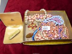 A quantity of costume jewellery including beads, brooches etc.