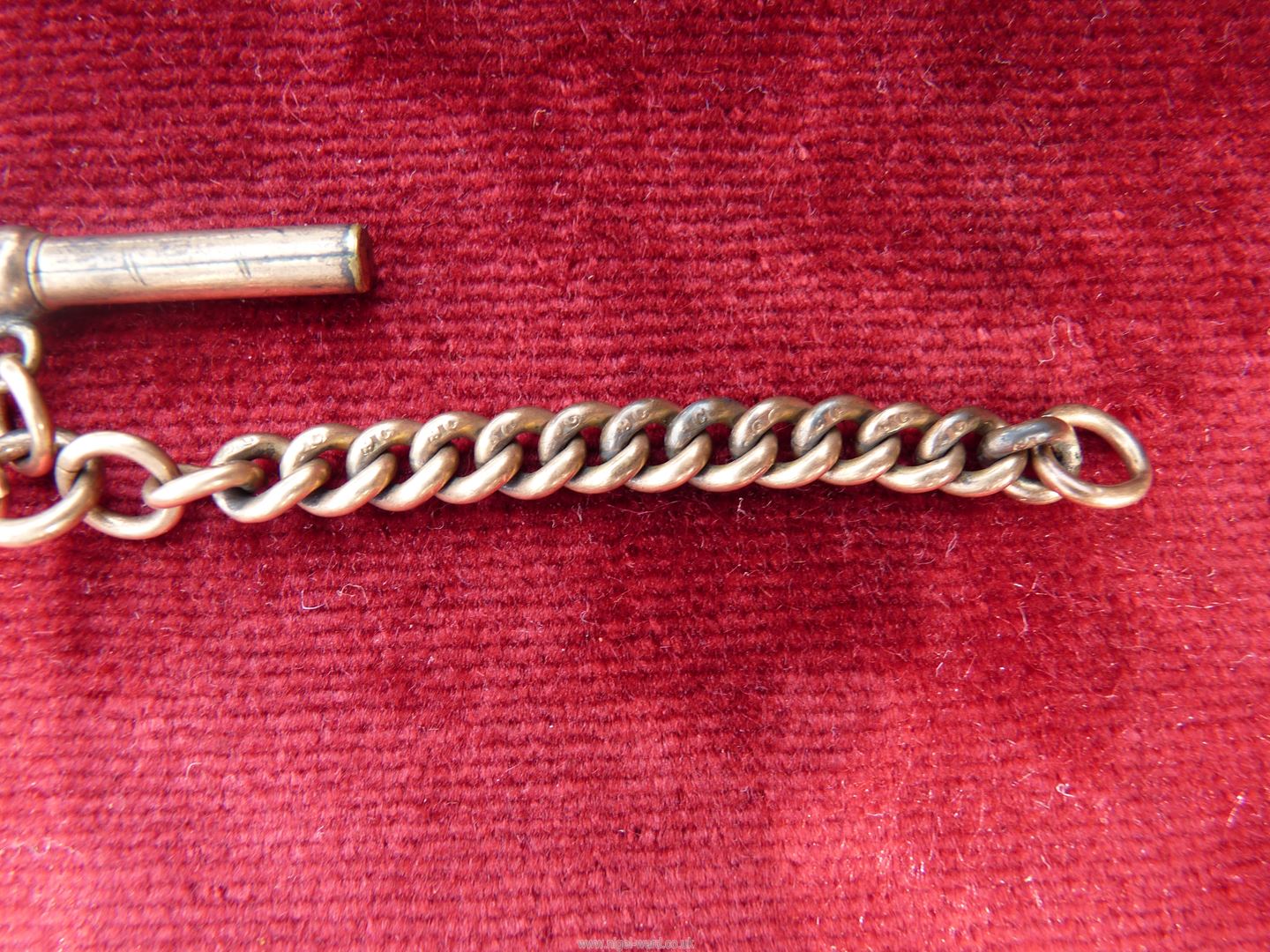 A 9ct gold graduated chain, watch chain with T bar, weight 50.3g. - Image 2 of 5