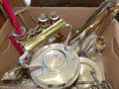 A quantity of brass to include a set of three graduated alcohol measuring ladles, brass kettle, cat,