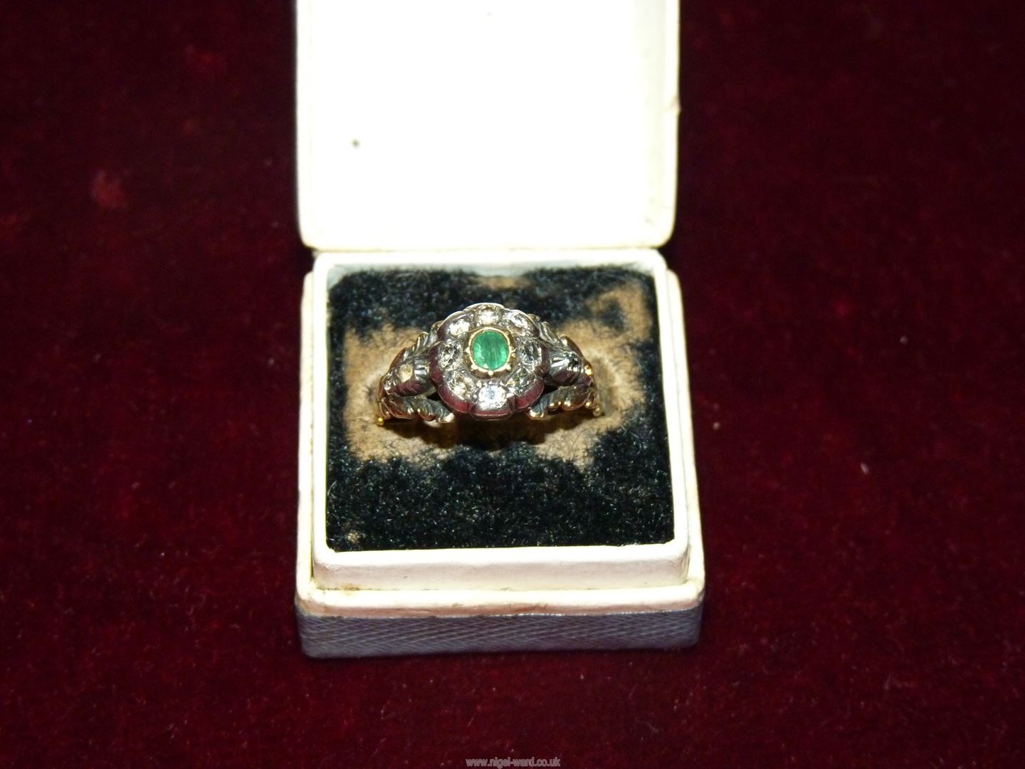 A pretty Georgian diamond and emerald ring - the small lozenge shaped emerald surrounded with rose - Image 2 of 4