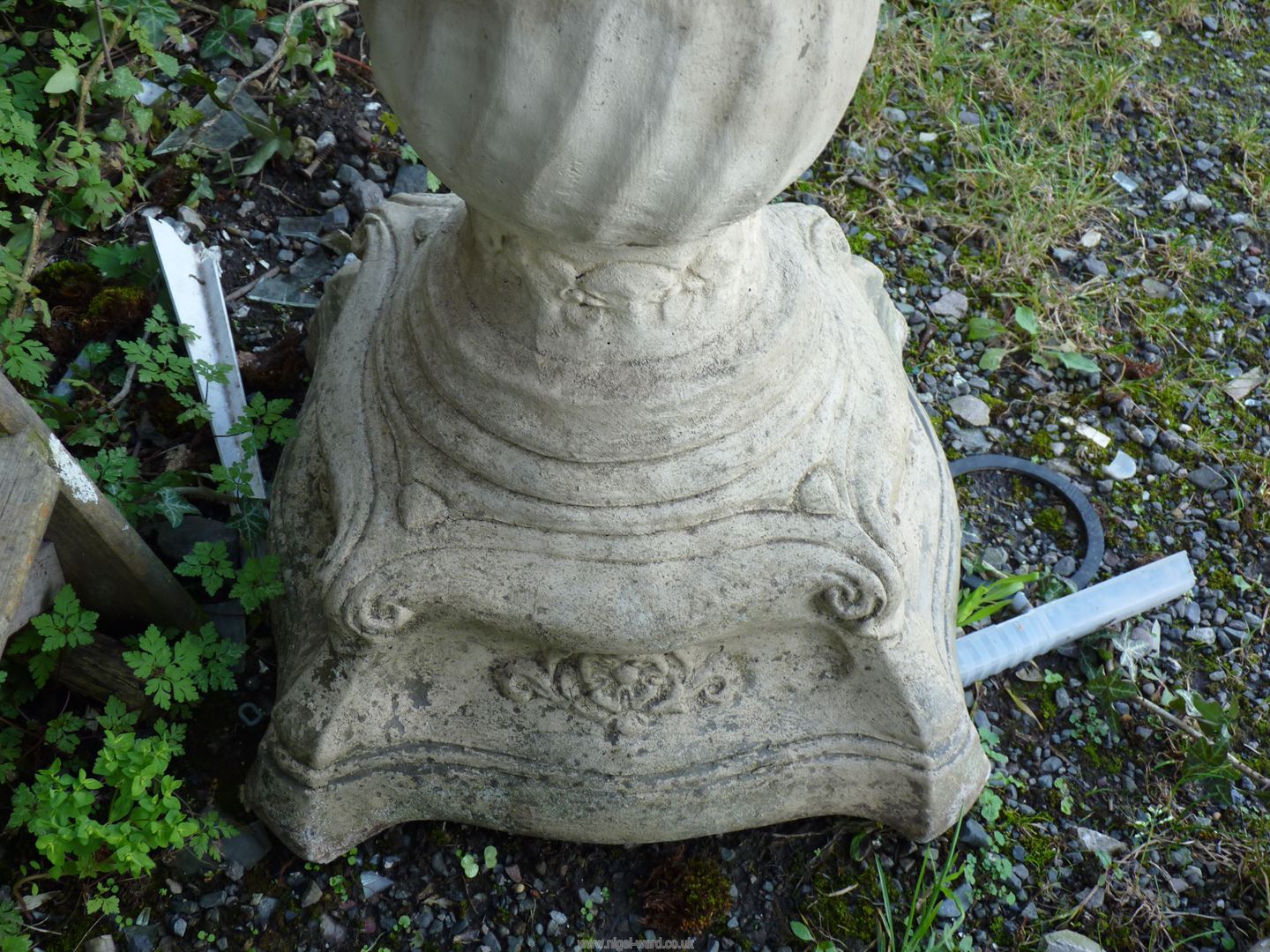 A concrete bird bath, 33" high x 17" diameter. - Image 8 of 10