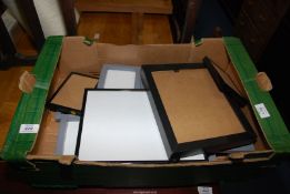 A box of picture frames. N.B. VAT at 20% will be added to the hammer price of this lot.