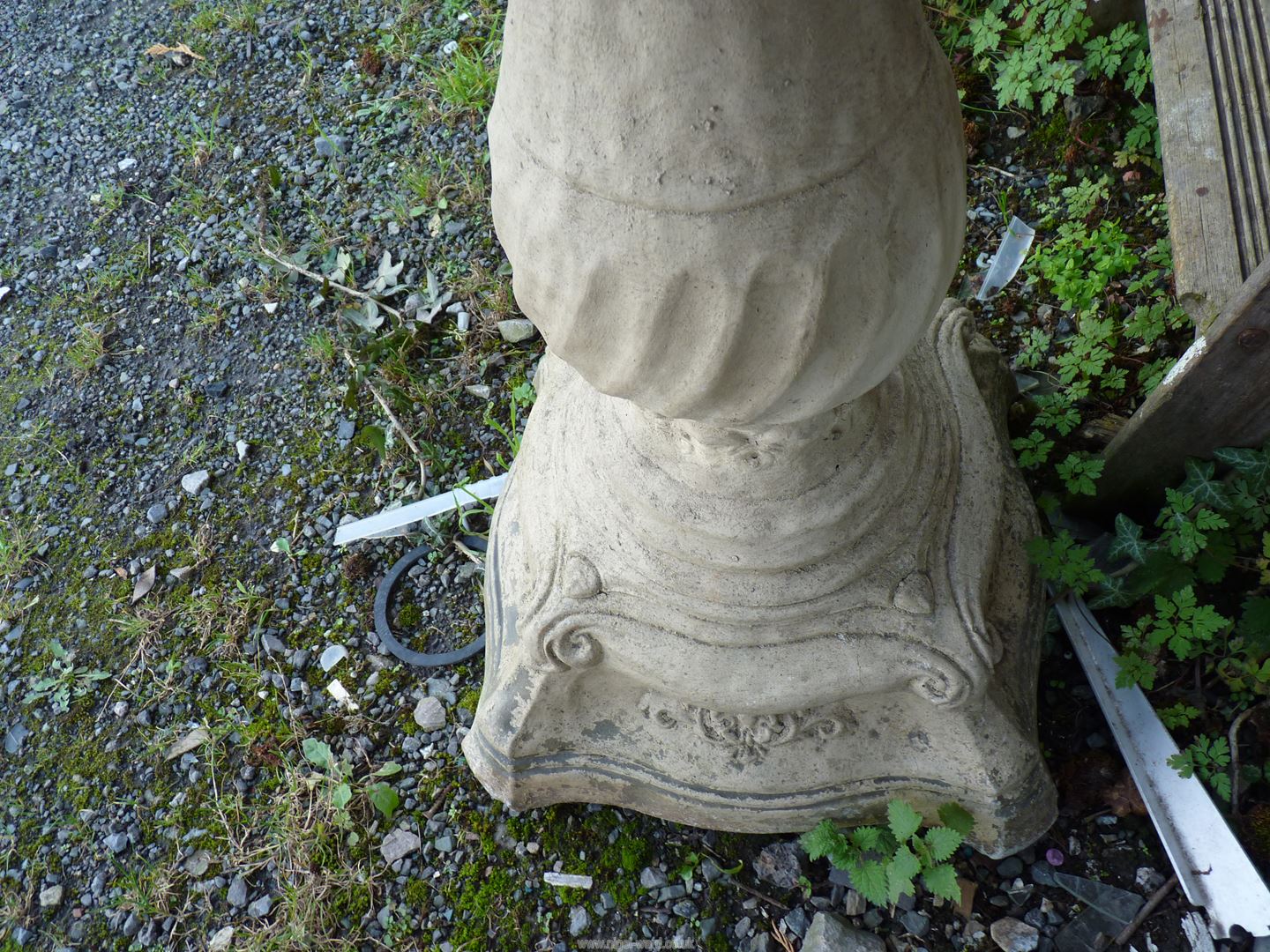 A concrete bird bath, 33" high x 17" diameter. - Image 7 of 10