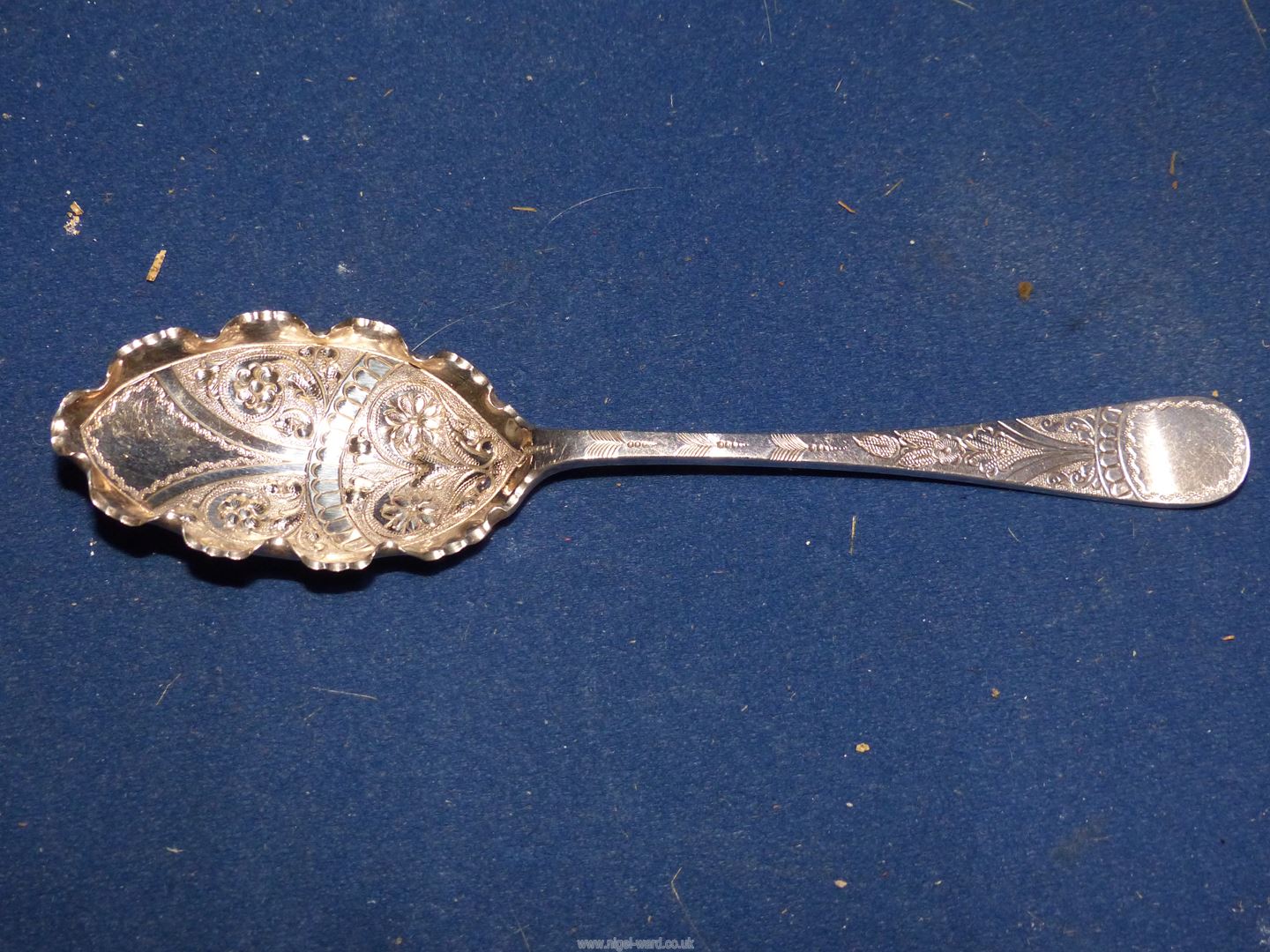 A silver tea caddy Spoon, Birmingham 1829, maker U & H (Unite and Hilliard), 11g, - Image 4 of 4