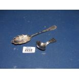 A silver tea caddy Spoon, Birmingham 1829, maker U & H (Unite and Hilliard), 11g,