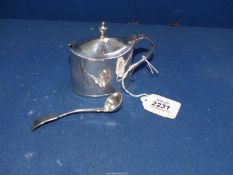 A Silver mustard Pot with blue glass liner, London 1801, indistinct makers, 91.