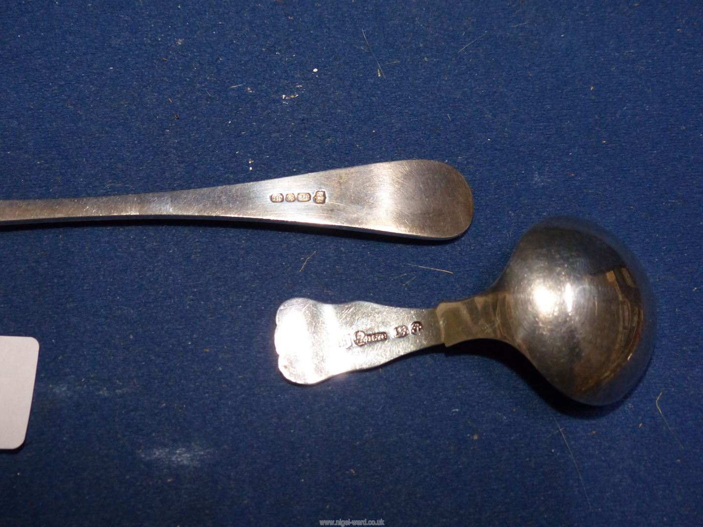 A silver tea caddy Spoon, Birmingham 1829, maker U & H (Unite and Hilliard), 11g, - Image 2 of 4