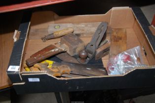 A tray of carpenters' tools including: spirit levels, wooden mallet, planes and hand-saws.