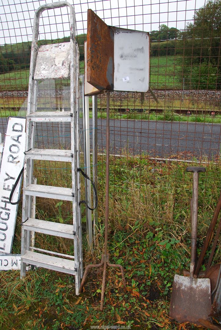 A bird scarer on a spike.