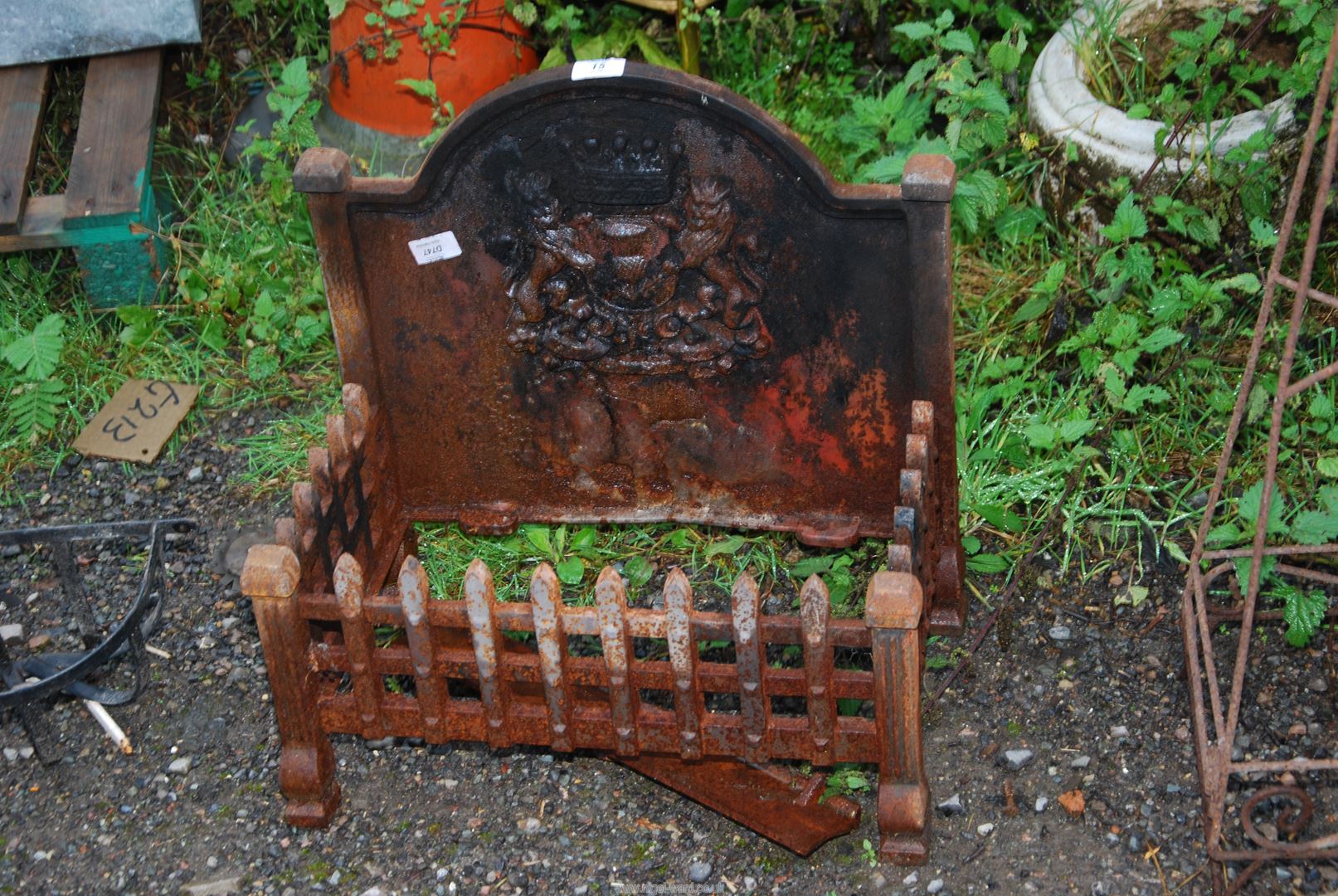 A Fire Dog Grate with coat of arms - 20" high x 20" across, (Grate 19½" x 11").