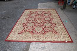 Unique loom 'classic agra' red and cream rug 215 cm x 305 cm - 7' 10 x 10'.