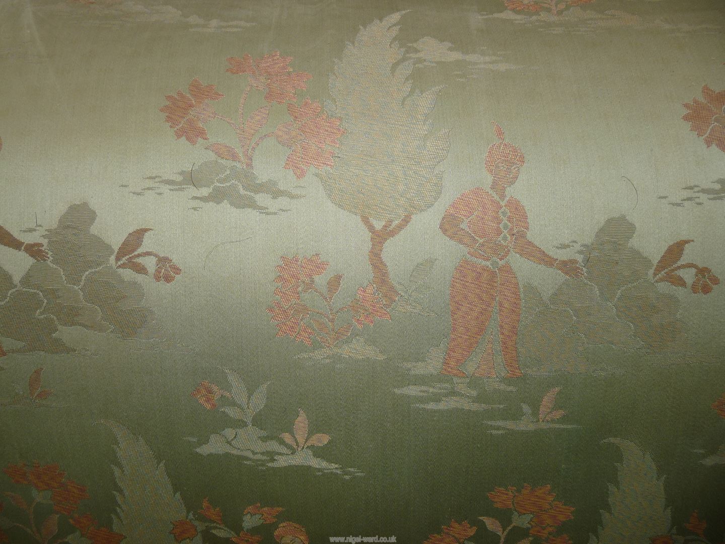 An elegant circa 1910 three-seater settee upholstered with chinoiserie style green ground satin - Image 3 of 3