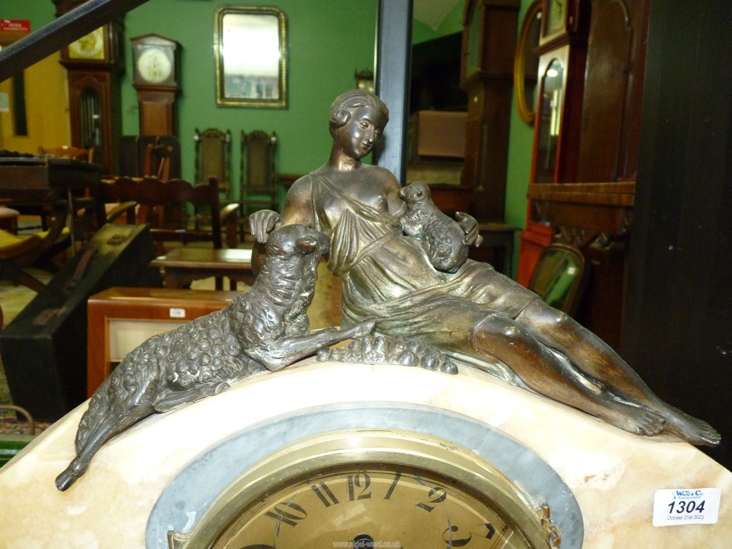 An elegant Art Deco French grey and cream marble cased mantel clock having an elliptical face with - Image 2 of 4