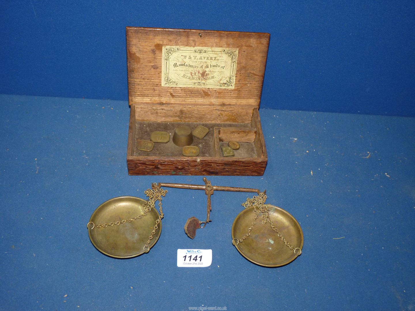 A W&T Avery brass Scale and weights, in original wooden box.