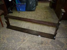 An Oak wall-hanging rack/shelves having fret-worked ends and fitted with a number of cup-hooks.