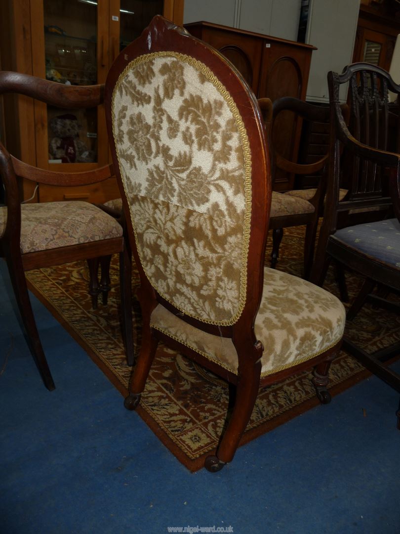 A circa 1900 Mahogany framed nursing chair standing on turned and fluted front legs and upholstered - Image 2 of 3