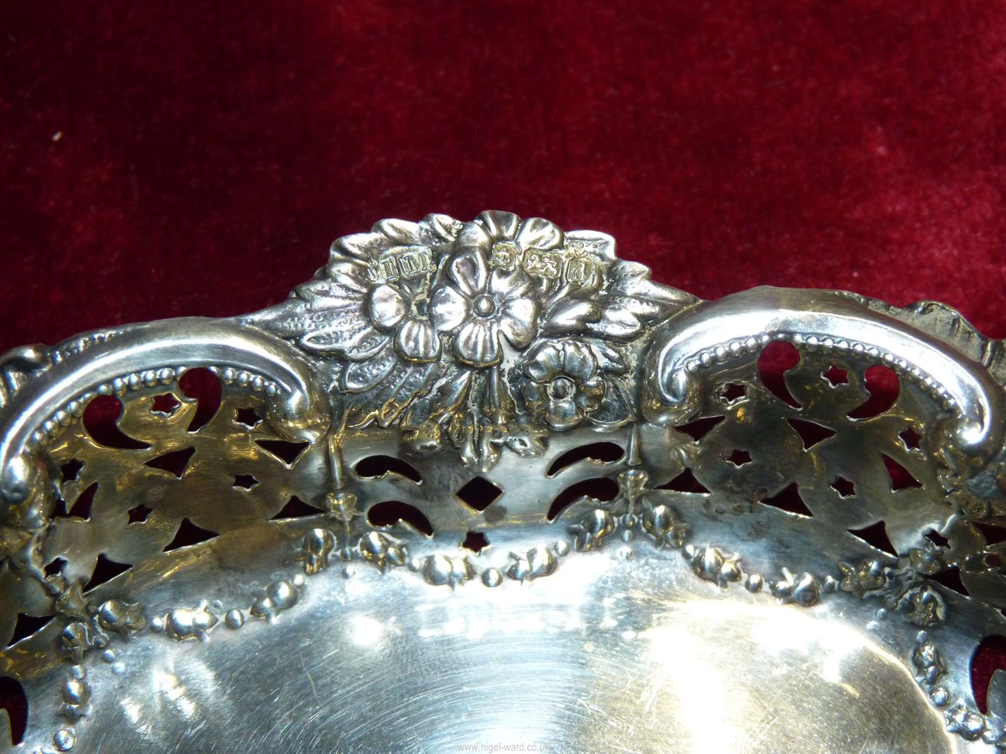 A Silver pierced and floral embossed bonbon Dish, Birmingham maker H.M. 1903, 34.5g. - Image 2 of 2