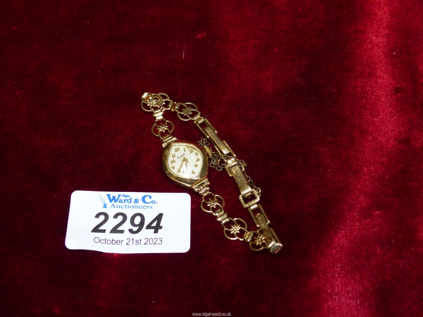 A vintage 9ct gold Cocktail wristwatch by Everite having 9ct gold bracelet strap, fully hallmarked. - Image 2 of 2