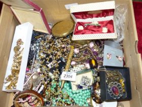 A quantity of assorted costume jewellery including brooches, earrings, necklaces, etc.