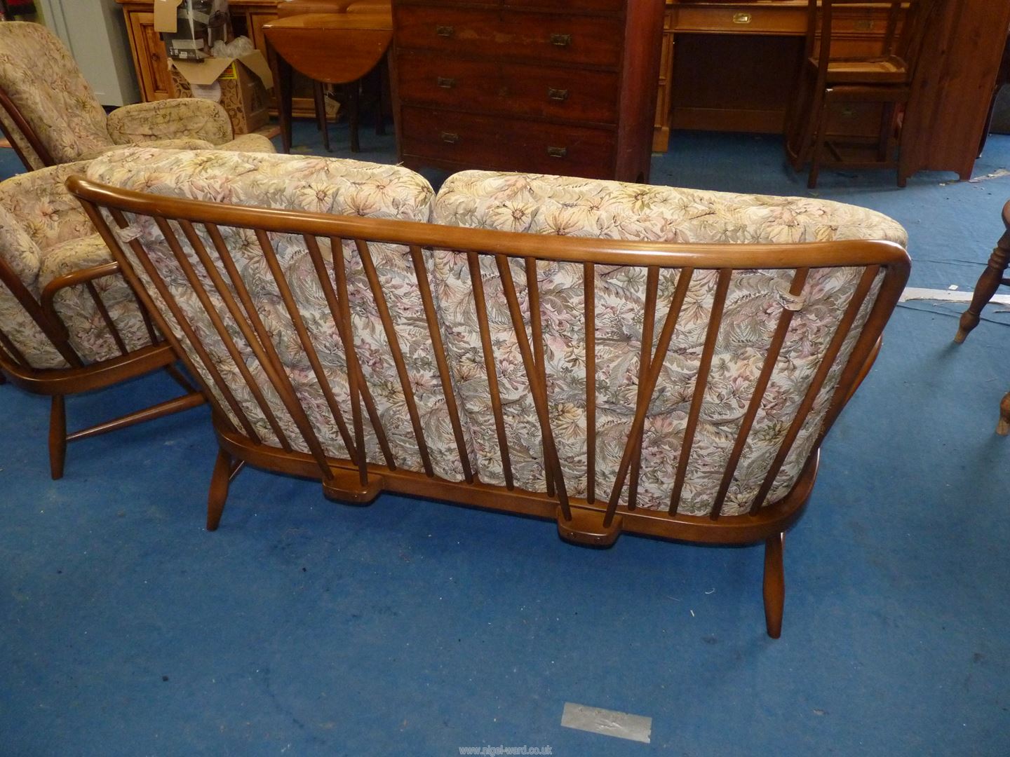 An Ercol two seater settee and two chairs. - Image 4 of 5