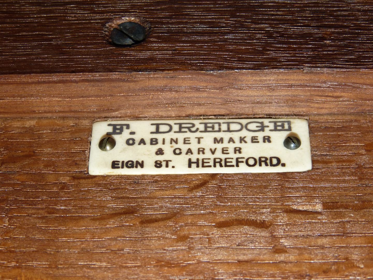 A 'Freedom of The City of Hereford' wooden box with hinged lid and four paw feet having carved date - Image 4 of 5