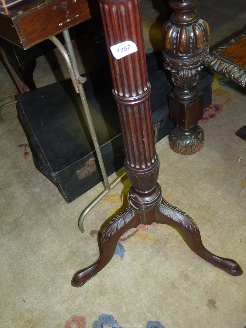 A surprisingly heavy Pedestal Music Stand/Lectern having a Cuban Mahogany rectangular top, - Image 2 of 6