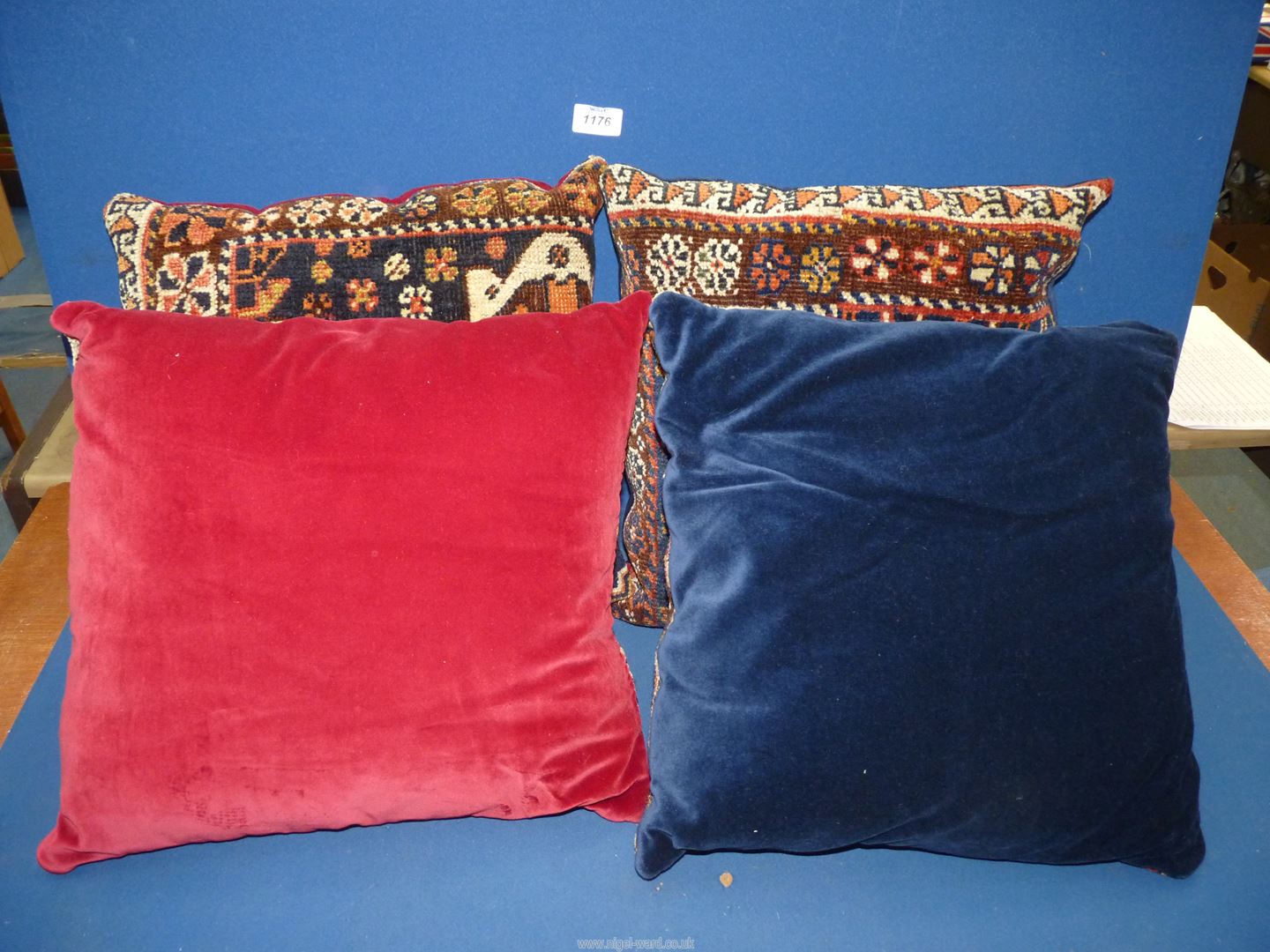 A set of four carpet cushions with velvet backs (two blue and two red). - Image 2 of 2