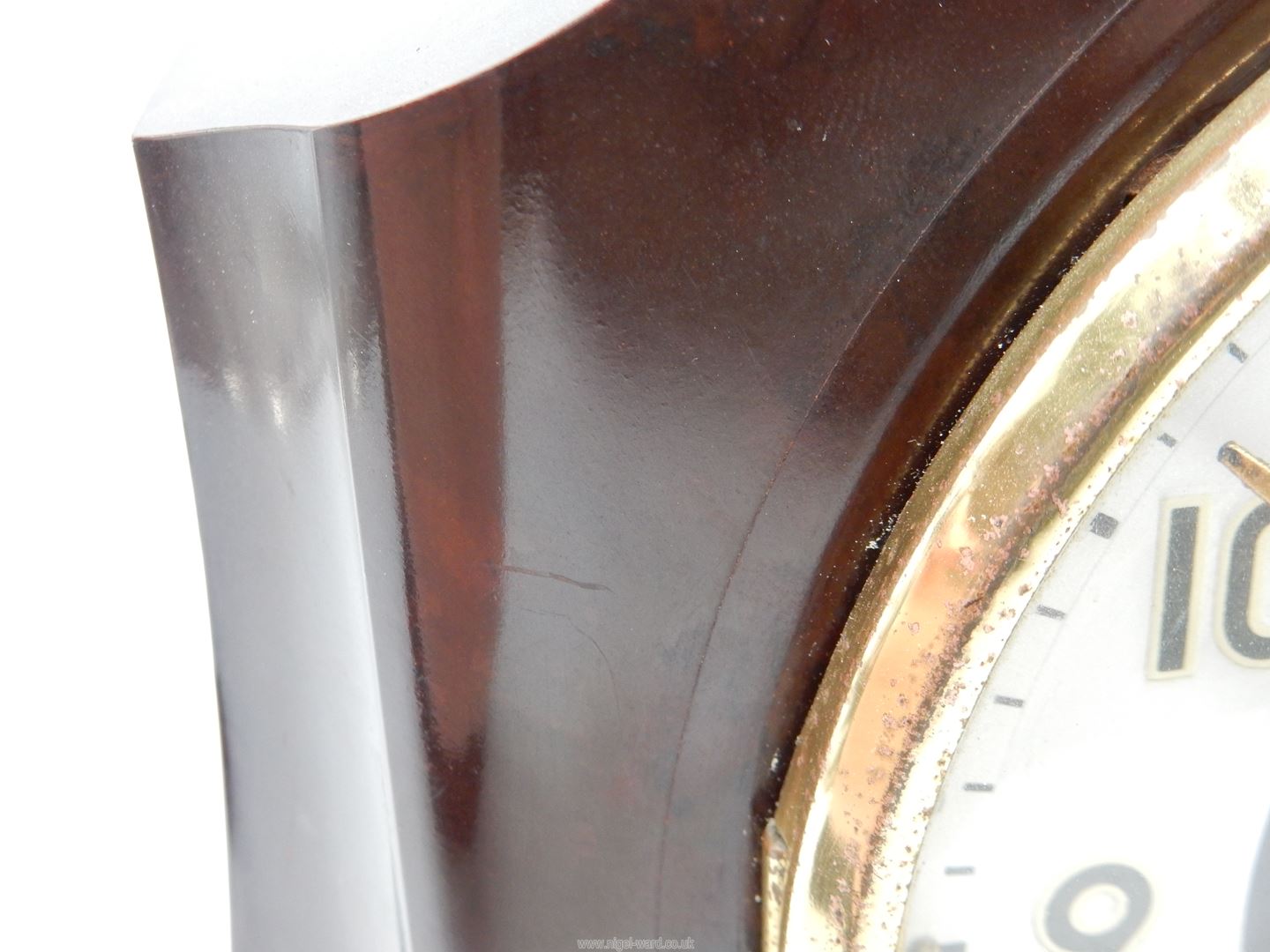 A Smiths Enfield bakelite mantle clock with pendulum and key, 8 1/2" x 7 1/2". - Image 10 of 15