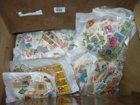 A quantity of World stamps on paper - mix in packets.