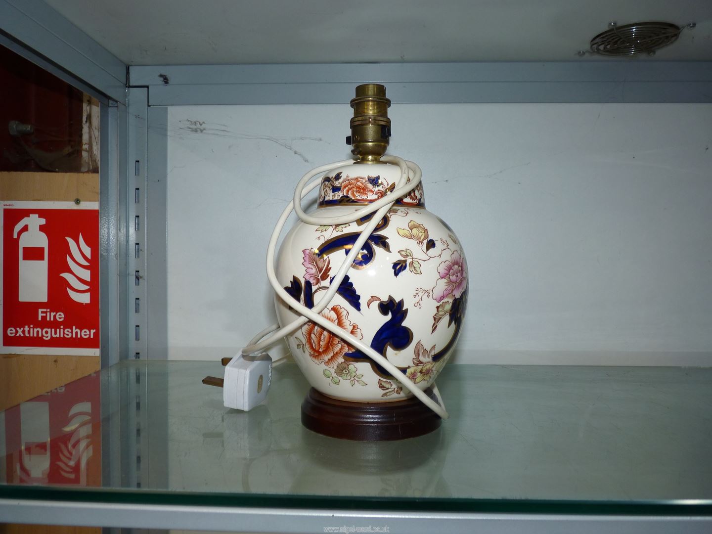 A Mason's Mandalay table lamp base, 11" tall. - Image 2 of 2