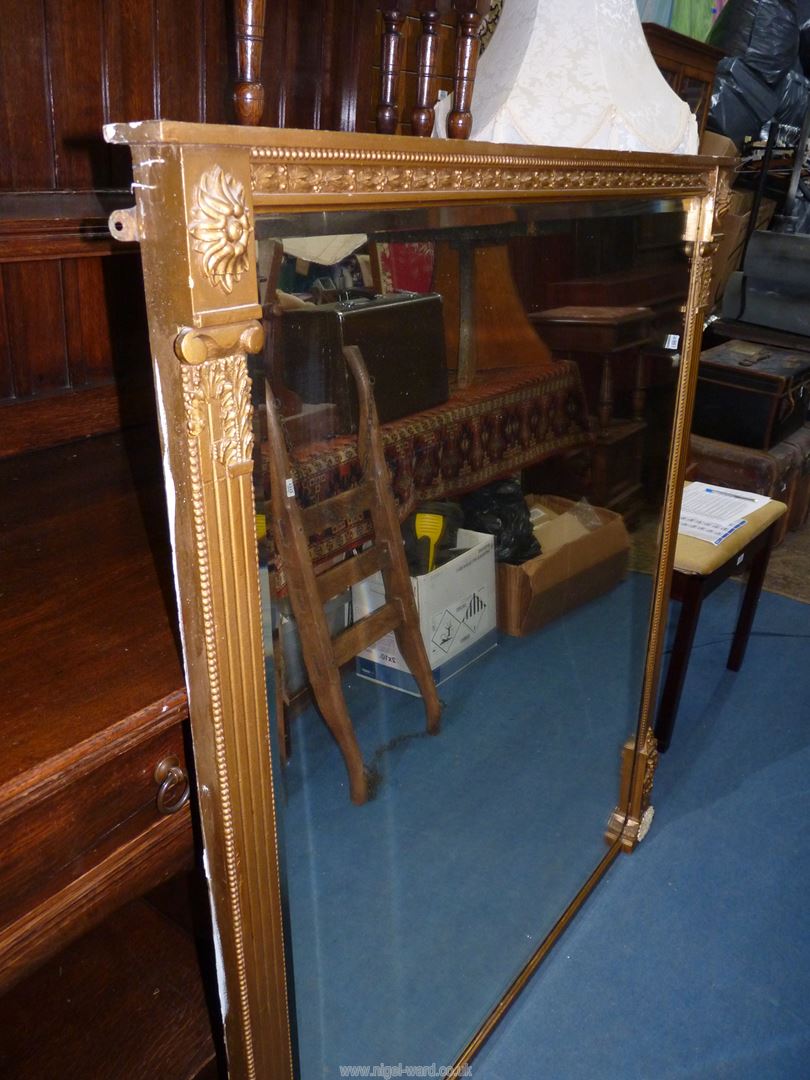 An elegant bevelled mirrored Overmantel Mirror having a solid gold coloured finished frame with - Image 4 of 5