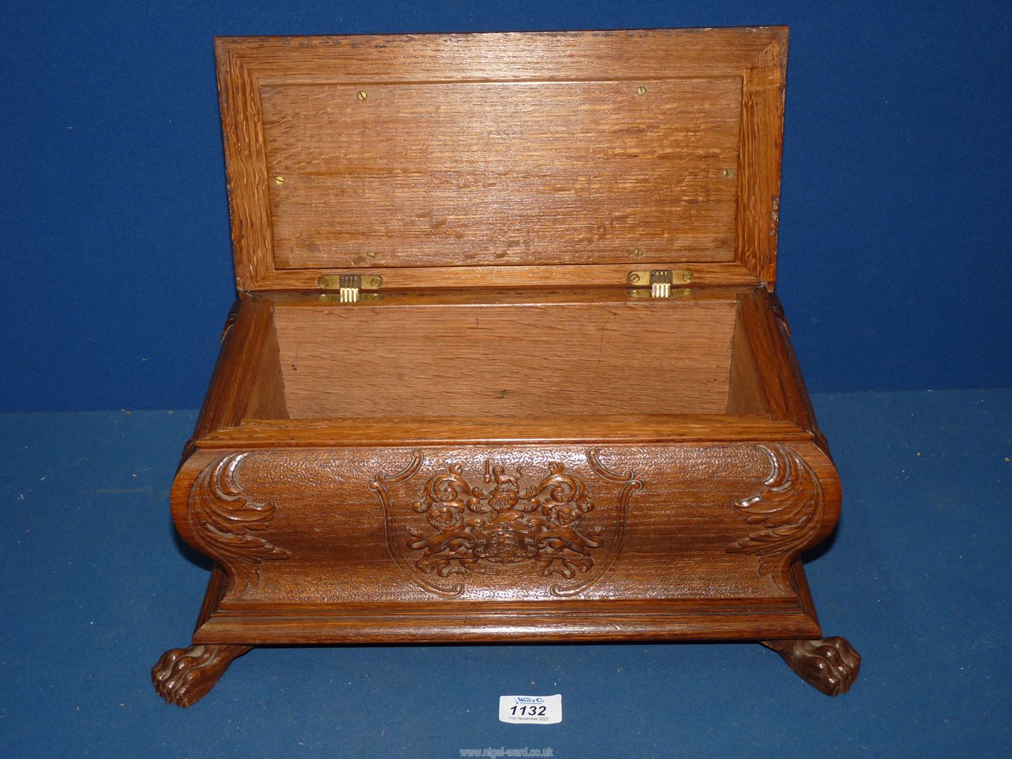 A 'Freedom of The City of Hereford' wooden box with hinged lid and four paw feet having carved date - Image 2 of 5