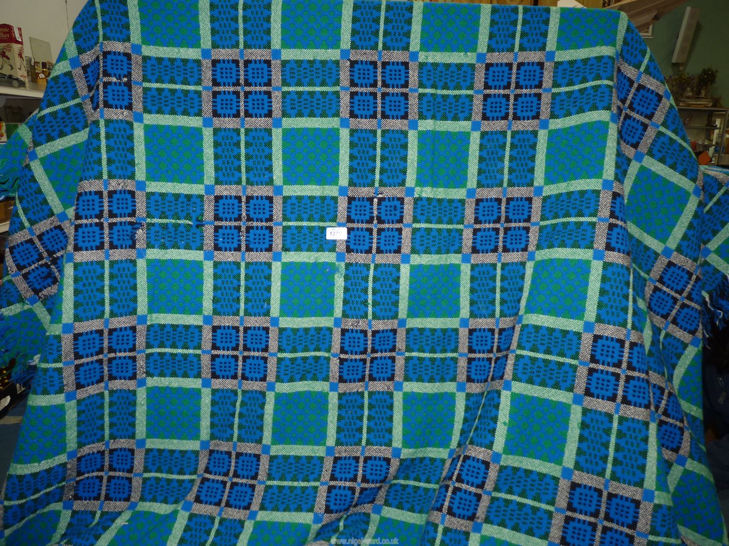 A large Derw reversible Welsh blanket in blue, 95'' x 79''. - Image 3 of 3