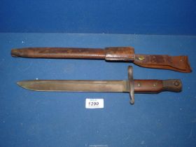 A Ross rifle, Quebec bayonet (1907 patent) in leather sheath.