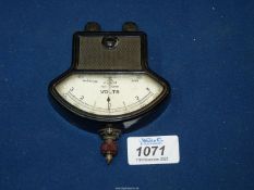 A WWII AM Volt meter dated 1943 (nos. 645988) Aircraft made of bakelite.