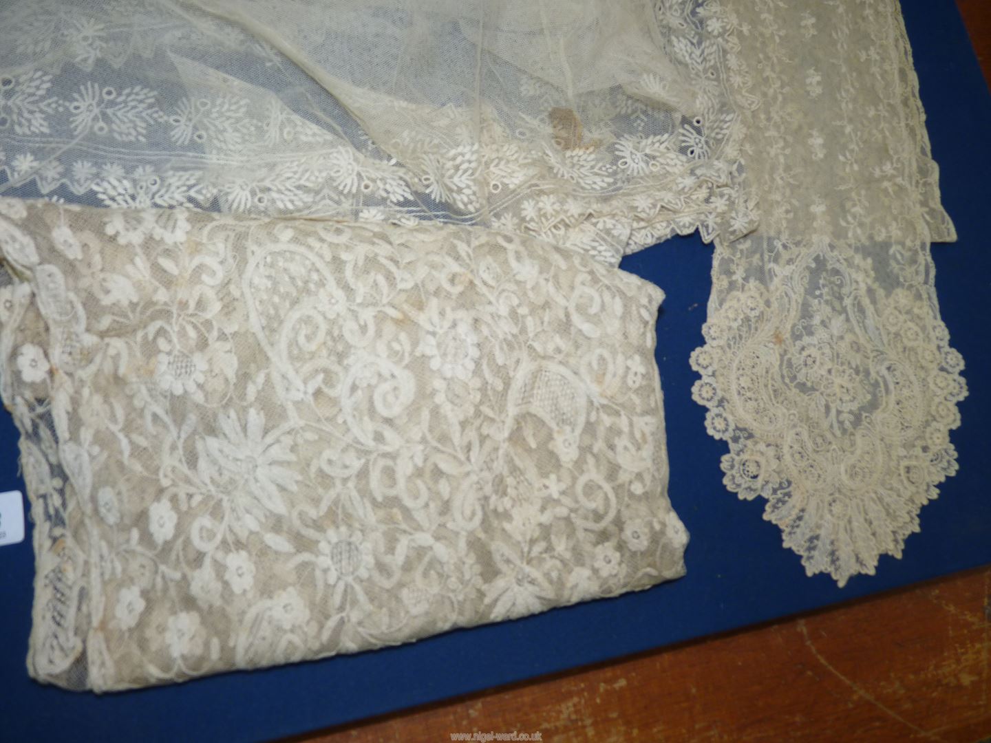 A quantity of old lace including a wedding veil, a/f, shawl, collars, runners etc. - Image 3 of 3