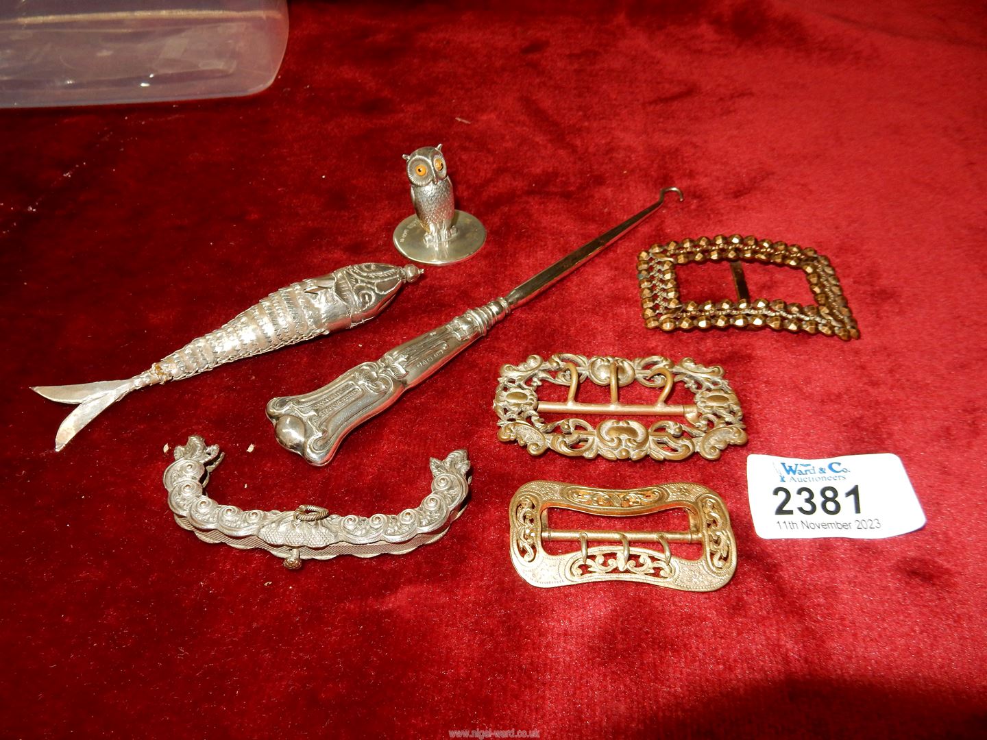 A small quantity of jewellery including buckles, articulated fish, - Image 2 of 2