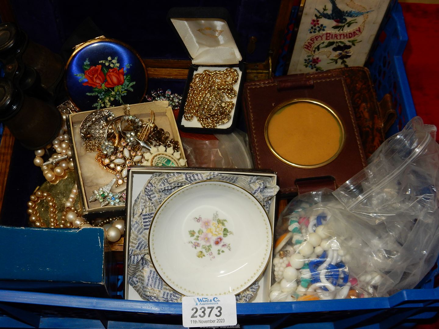 A quantity of costume jewellery, etc. - Image 2 of 5