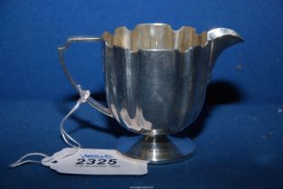 A silver cream jug, Sheffield 1910, maker Lee & Wigfull, weight 102.81g.