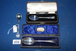 A cased silver teaspoon, Sheffield 1911, cased silver teaspoon,