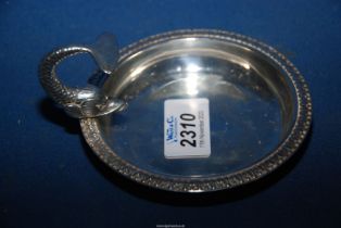A silver trinket dish with dolphin handle, London 1909, weight 149.51g.
