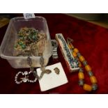 A small quantity of jewellery to include; vintage Tibetan necklace, filigree necklace, beads,