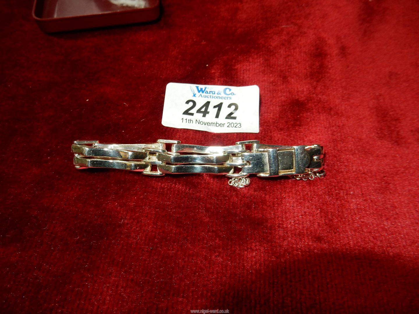 A 925 silver bracelet with safety chain.