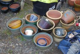 A quantity of glazed pots, various sizes.